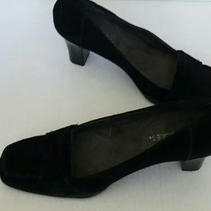 WOMEN'S AEROSOLES BLACK LEATHER HEELS SIZE 9.5M
